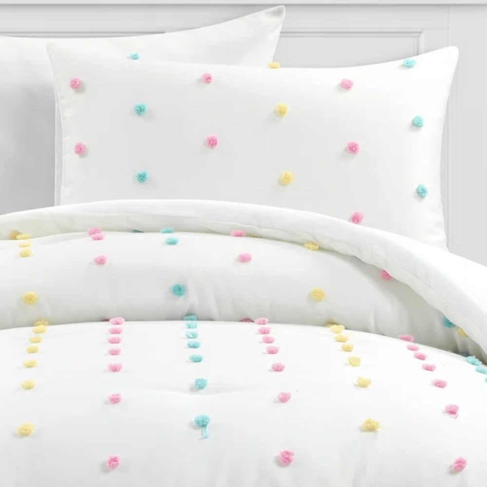 Pom-Pom Comforter & Sham Set with Pastel Accents - Queen. W/ accent pillows